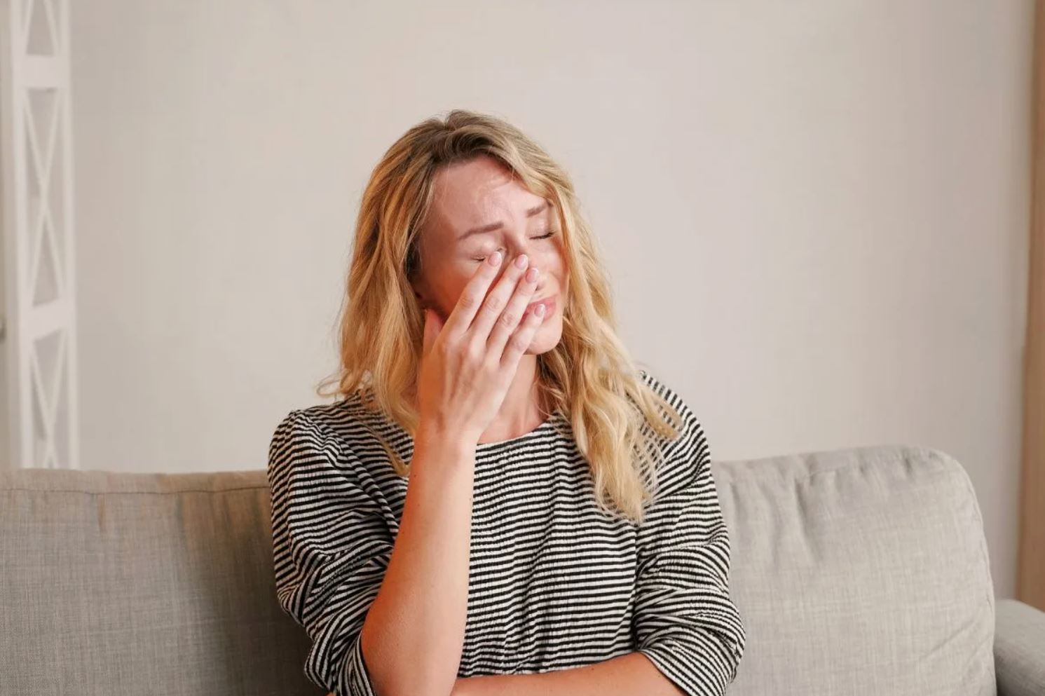 «Мы тебе квартиру отдаем, а ты вместо «спасибо» еще и обижаешься!» – упрекают старшую дочь родители